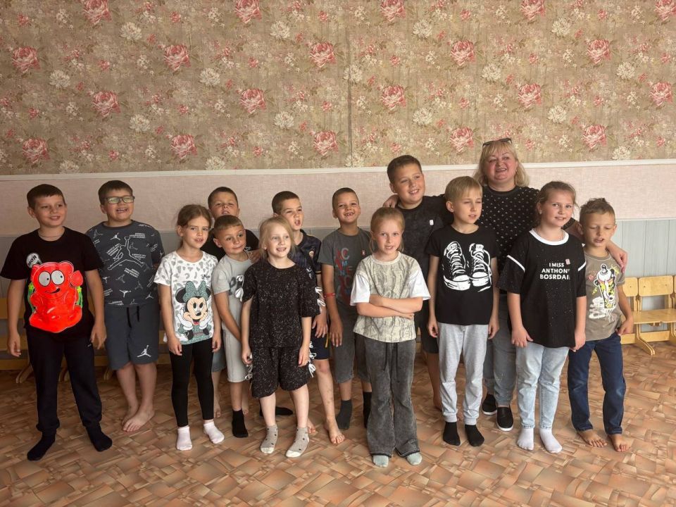 Педагоги Лутугинского Дома детского и юношеского творчества продолжают работать на школьных летних площадках Педагоги Лутугинского Дома детского и юношеского творчества продолжают работать на школьных летних площадках