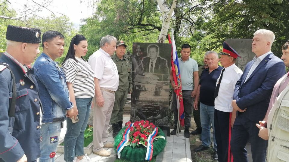 В Стаханове встретили гостя из Вьетнама и почтили память Героя Соцтруда В Стаханове встретили гостя из Вьетнама и почтили память Героя Соцтруда