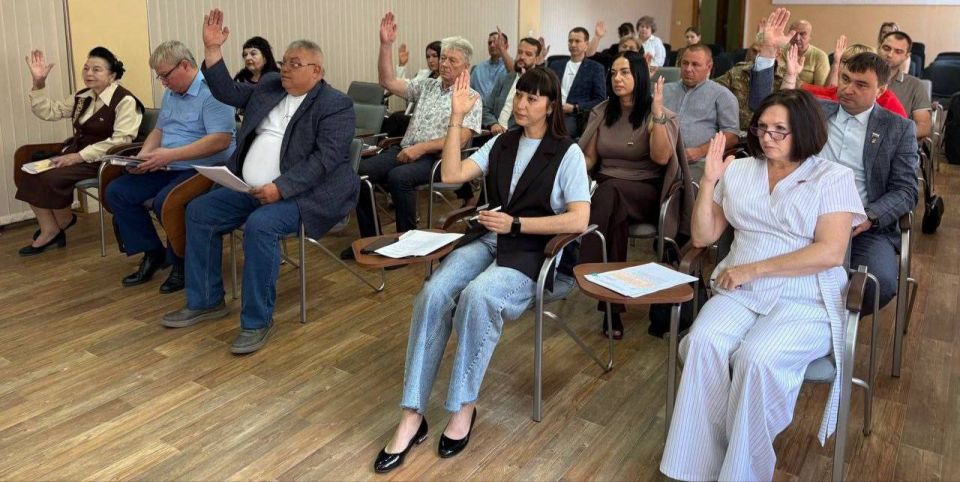 РАБОЧЕЕ ЗАСЕДАНИЕ СОВЕТА ДЕПУТАТОВ В КРАСНОМ ЛУЧЕ РАБОЧЕЕ ЗАСЕДАНИЕ СОВЕТА ДЕПУТАТОВ В КРАСНОМ ЛУЧЕ