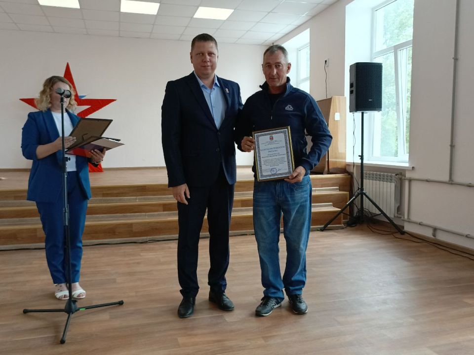 Совет городского округа город Лисичанск отметил благодарностями активных жителей Лисичанска Совет городского округа город Лисичанск отметил благодарностями активных жителей Лисичанска