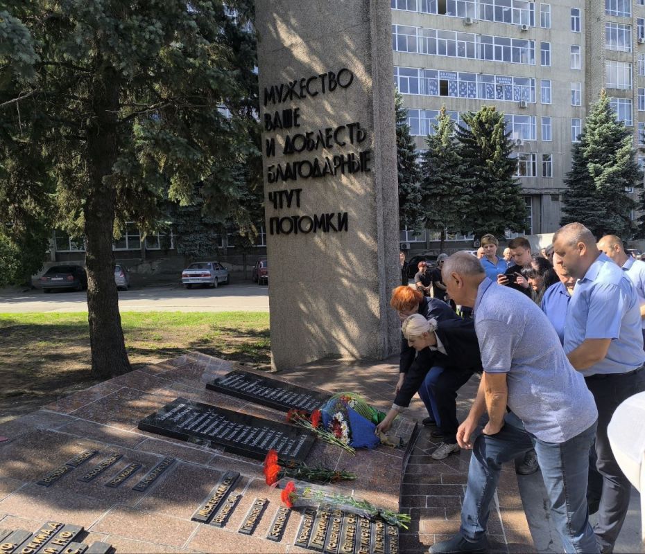 «Выбирай своё»: На заводе «ЛугаМаш» увековечили имена сотрудников, погибших при защите Донбасса «Выбирай своё»: На заводе «ЛугаМаш» увековечили имена сотрудников, погибших при защите Донбасса