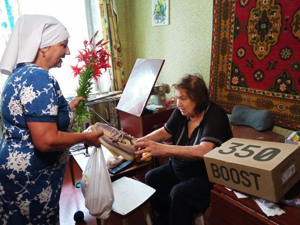 При поддержке советника врио Главы Тамбовской области Сергея Твердохлеба и Комитета семей воинов Отечества ЛНР, Новоайдарское Сестричество в честь святых Жён-мироносиц Луганской Епархии Русской Православной Церкви получило... При поддержке советника врио Главы Тамбовской области Сергея Твердохлеба и Комитета семей воинов Отечества ЛНР, Новоайдарское Сестричество в честь святых Жён-мироносиц Луганской Епархии Русской Православной Церкви получило...