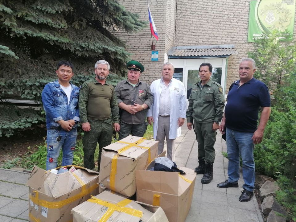 При поддержке «Единой России» на передовую и в детские учреждения ЛНР доставили очередную партию гумпомощи При поддержке «Единой России» на передовую и в детские учреждения ЛНР доставили очередную партию гумпомощи