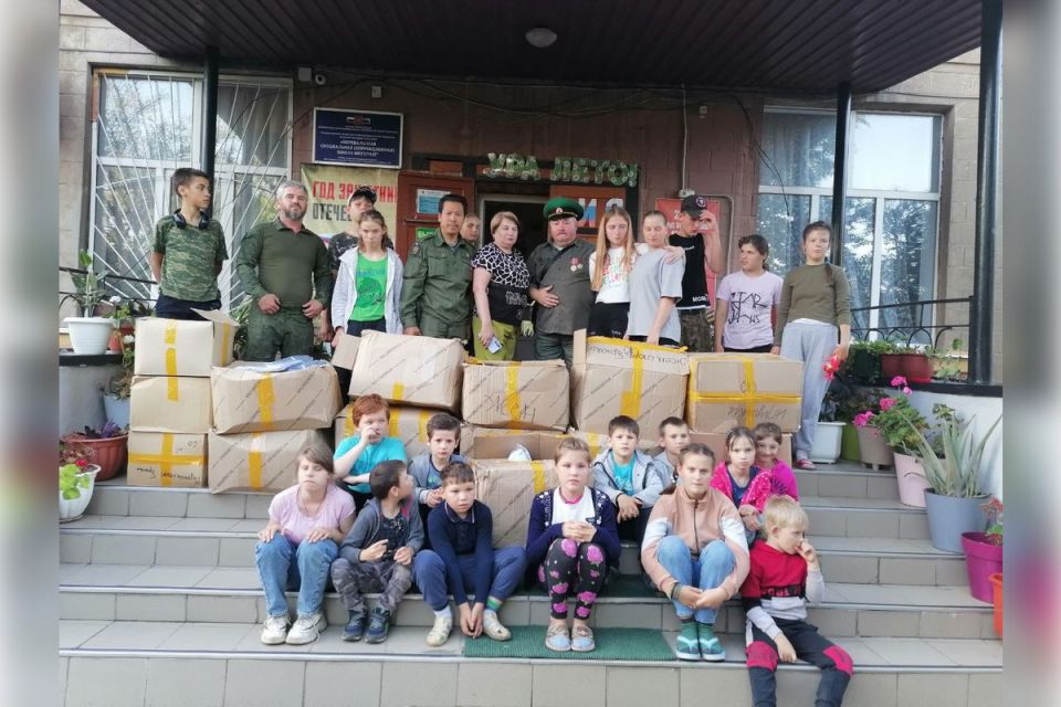 При поддержке «Единой России» на передовую и в детские учреждения ЛНР доставили очередную партию гумпомощи При поддержке «Единой России» на передовую и в детские учреждения ЛНР доставили очередную партию гумпомощи