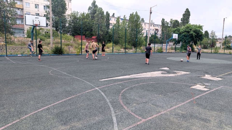 Евгений Шаталин: В рамках исследования спортивной инфраструктуры города посетил спортплощадку, которая находится в районе школы №8, где встретился с волонтером Худовеевым Анатолием Алексеевичем, который на добровольных... Евгений Шаталин: В рамках исследования спортивной инфраструктуры города посетил спортплощадку, которая находится в районе школы №8, где встретился с волонтером Худовеевым Анатолием Алексеевичем, который на добровольных...