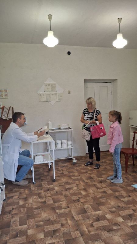 Специалисты Меловской ЦРМБ ЛНР , провели выездной осмотр детского населения в с.Зориковка Специалисты Меловской ЦРМБ ЛНР , провели выездной осмотр детского населения в с.Зориковка