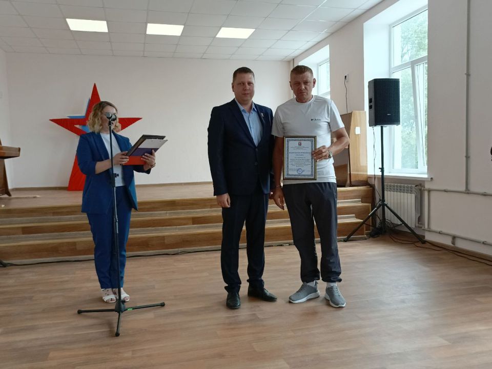 Совет городского округа город Лисичанск отметил благодарностями активных жителей Лисичанска Совет городского округа город Лисичанск отметил благодарностями активных жителей Лисичанска