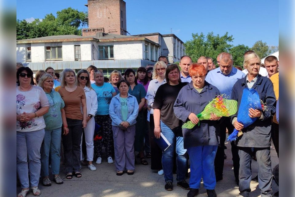 «Выбирай своё»: На заводе «ЛугаМаш» увековечили имена сотрудников, погибших при защите Донбасса «Выбирай своё»: На заводе «ЛугаМаш» увековечили имена сотрудников, погибших при защите Донбасса