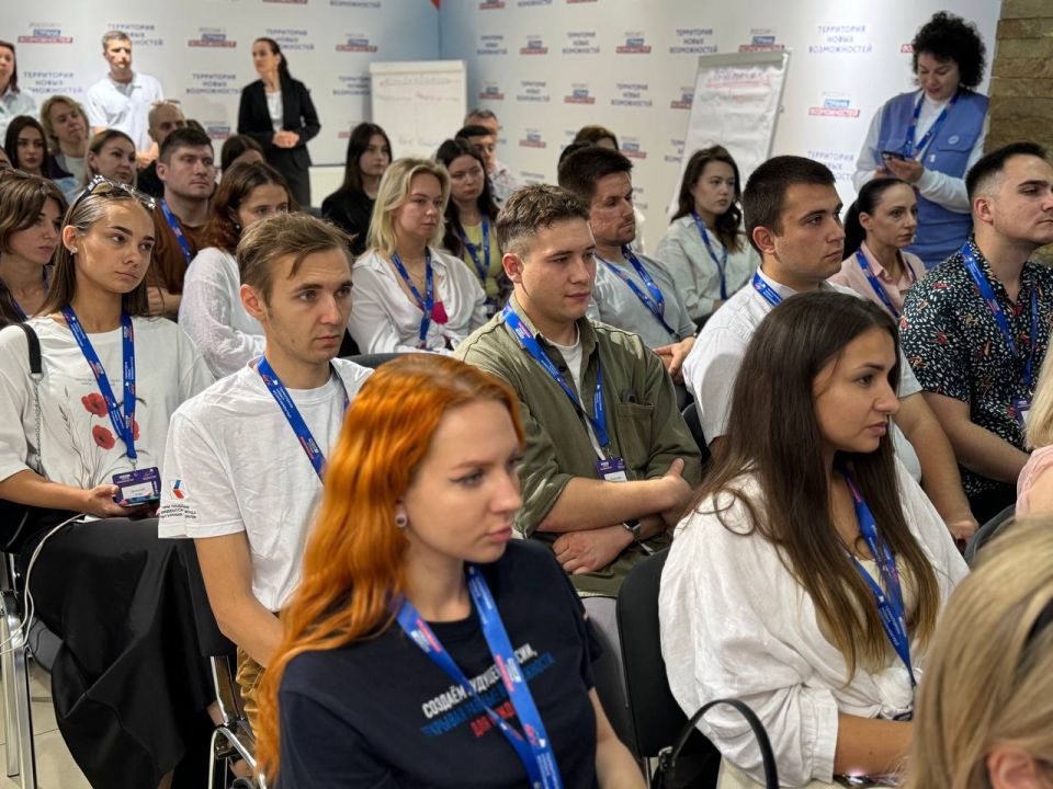 Анна Рослякова впервые встретилась с молодежными активистами Луганщины Анна Рослякова впервые встретилась с молодежными активистами Луганщины