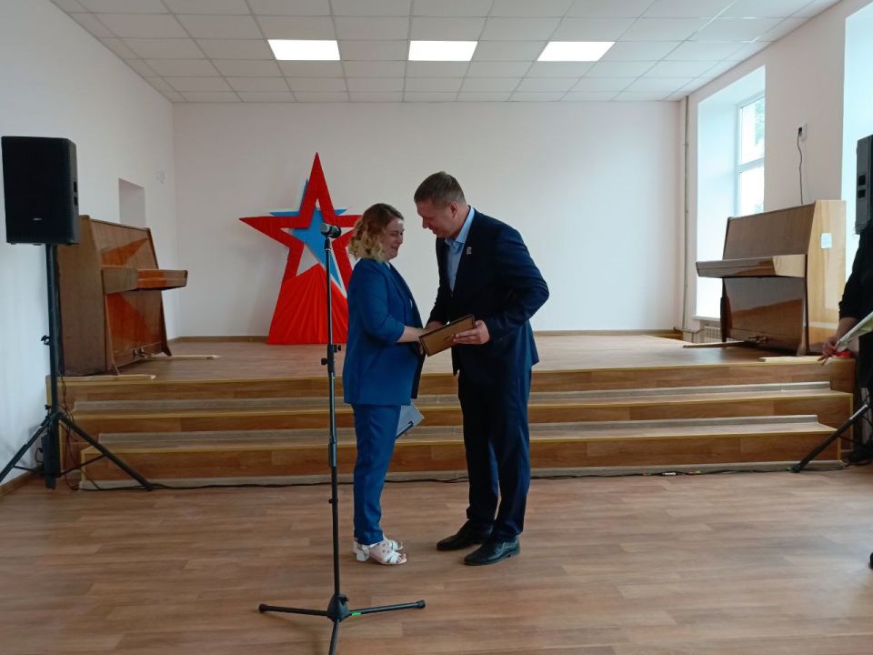 Совет городского округа город Лисичанск отметил благодарностями активных жителей Лисичанска Совет городского округа город Лисичанск отметил благодарностями активных жителей Лисичанска