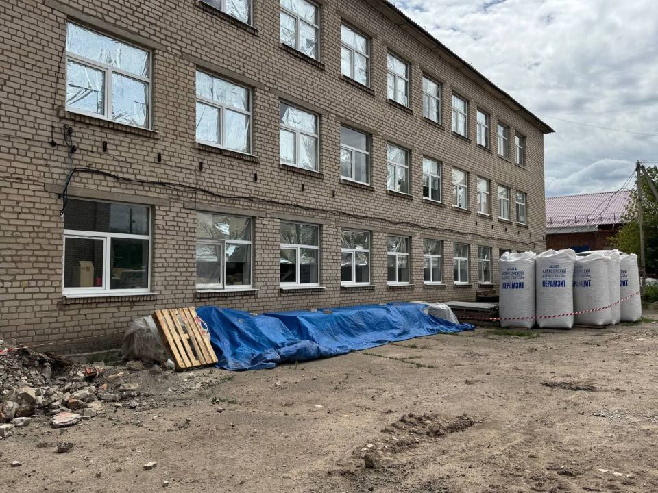 Сергей Крамаренко: Посетил Славяносербскую школу им. Д. Полянского, где продолжаются ремонтно-восстановительные работы Сергей Крамаренко: Посетил Славяносербскую школу им. Д. Полянского, где продолжаются ремонтно-восстановительные работы