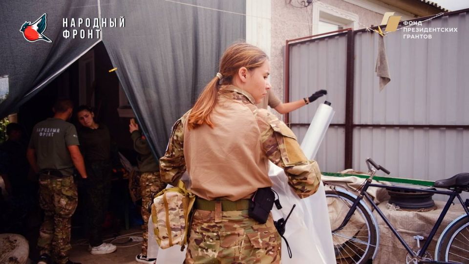 Прошлой ночью на Луганск был совершен налет беспилотников, в результате которого, пострадали мирные жители, дома в частном секторе и нефтебаза, которая обеспечивает топливом всю Республику Прошлой ночью на Луганск был совершен налет беспилотников, в результате которого, пострадали мирные жители, дома в частном секторе и нефтебаза, которая обеспечивает топливом всю Республику