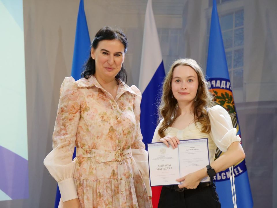 ВРИП главы города Яна Пащенко вручила дипломы выпускникам ЛГПУ ВРИП главы города Яна Пащенко вручила дипломы выпускникам ЛГПУ
