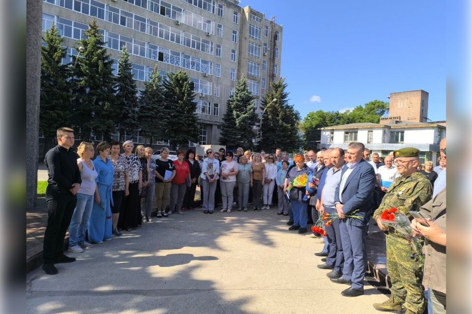 «Выбирай своё»: На заводе «ЛугаМаш» увековечили имена сотрудников, погибших при защите Донбасса «Выбирай своё»: На заводе «ЛугаМаш» увековечили имена сотрудников, погибших при защите Донбасса