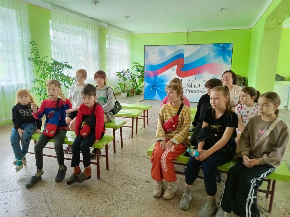 В рамках ежемесячного социального проекта «Могу чувствовать» в Доме культуры им. Ленина пгт Новодарьевка состоялся просмотр короткометражного фильма «Один и шесть» В рамках ежемесячного социального проекта «Могу чувствовать» в Доме культуры им. Ленина пгт Новодарьевка состоялся просмотр короткометражного фильма «Один и шесть»