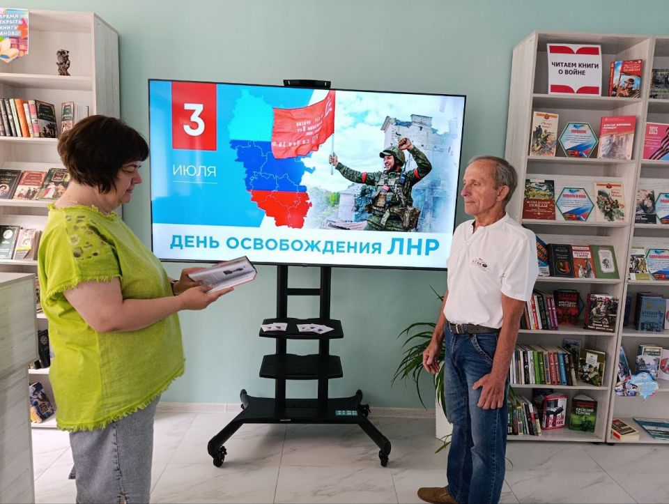 В центральной библиотеке им. Г. Сковороды развернулась экспозиция, посвященная годовщине знаменательного события –освобождению Луганской Народной Республики В центральной библиотеке им. Г. Сковороды развернулась экспозиция, посвященная годовщине знаменательного события –освобождению Луганской Народной Республики