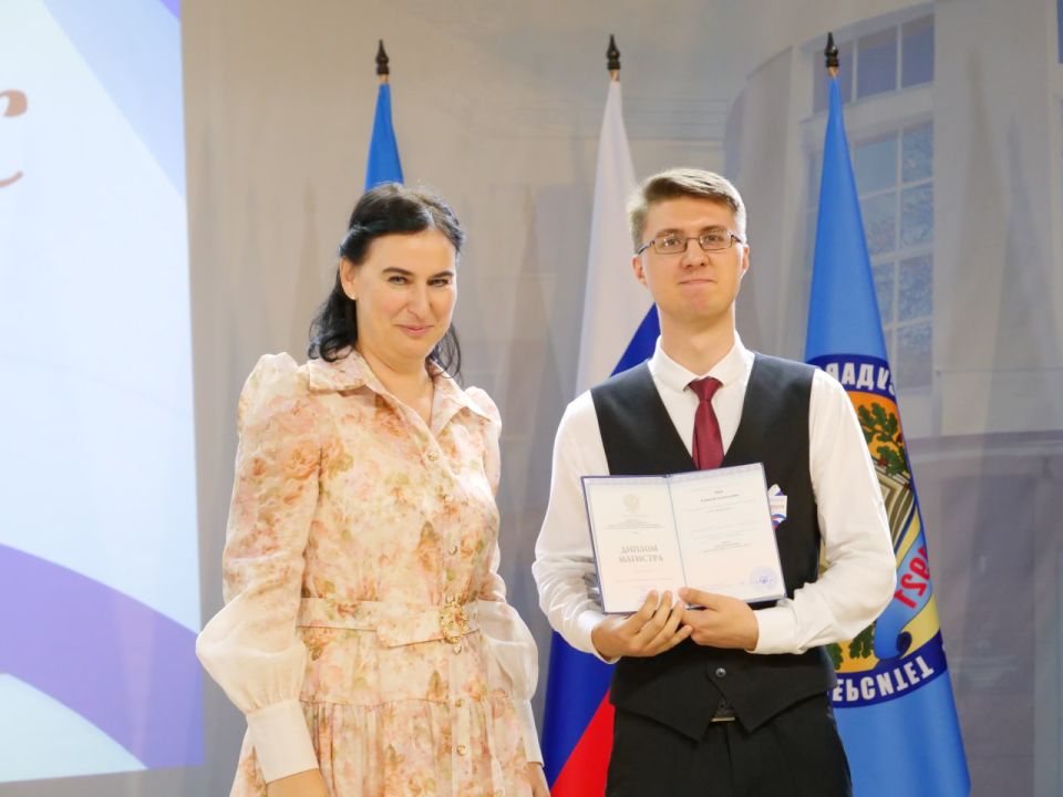 ВРИП главы города Яна Пащенко вручила дипломы выпускникам ЛГПУ ВРИП главы города Яна Пащенко вручила дипломы выпускникам ЛГПУ
