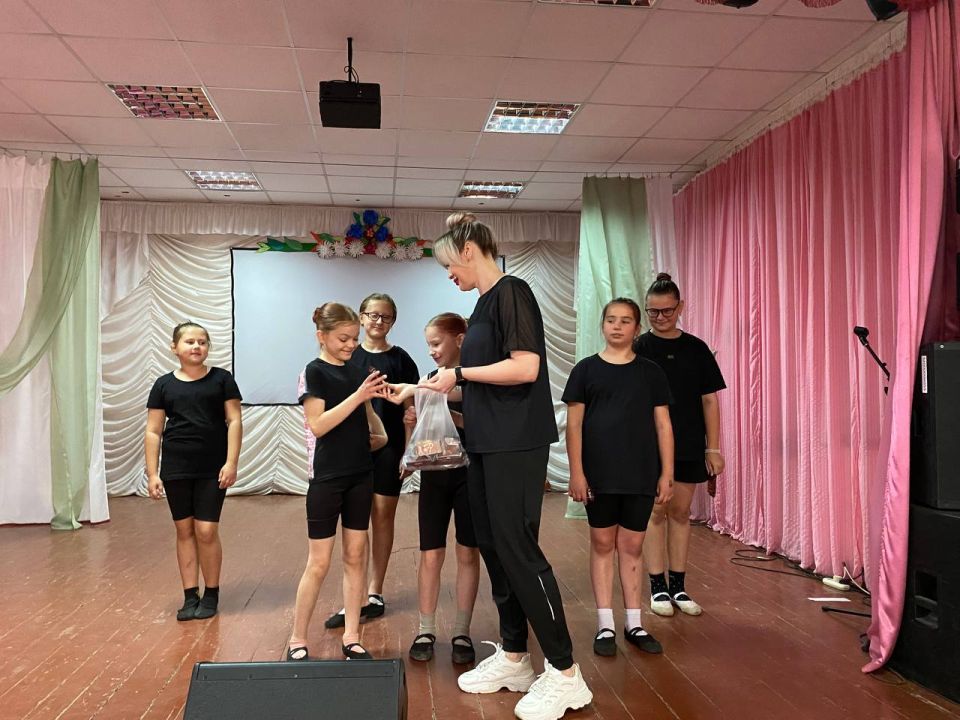 В МБУ "Дворец культуры им. Т.Г. Шевченко" г. Александровска прошла детская танцевальная программа "Вы в танцах!" В МБУ "Дворец культуры им. Т.Г. Шевченко" г. Александровска прошла детская танцевальная программа "Вы в танцах!"