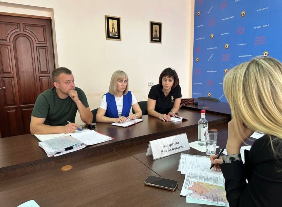 Провела встречу с Уполномоченным по правам человека в ЛНР Анной Сорокой, руководителем аппарата УПЧ Даниилом Стяжкиным и Уполномоченным по правам ребенка в ЛНР Инной Швенк Провела встречу с Уполномоченным по правам человека в ЛНР Анной Сорокой, руководителем аппарата УПЧ Даниилом Стяжкиным и Уполномоченным по правам ребенка в ЛНР Инной Швенк
