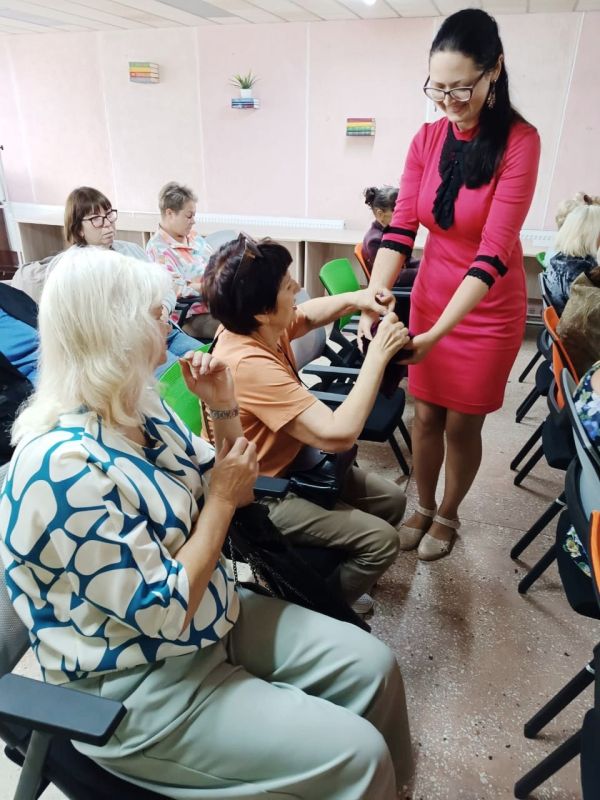 В библиотеке города Краснодона состоялось мероприятие, посвященное Дню семьи, любви и верности В библиотеке города Краснодона состоялось мероприятие, посвященное Дню семьи, любви и верности