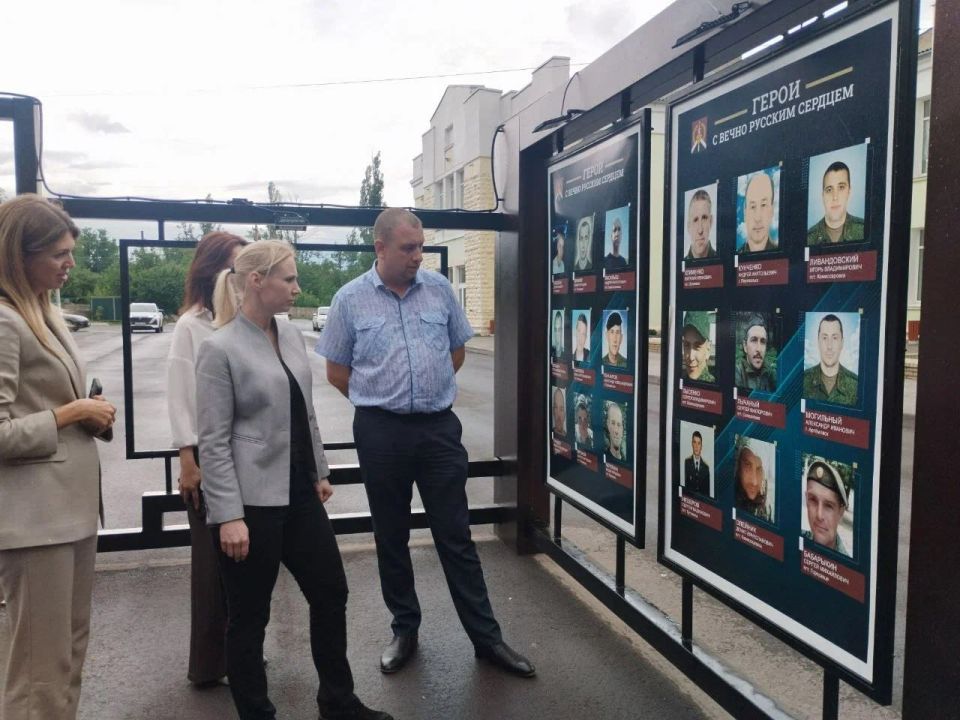 Анна Рослякова с рабочим визитом посетила Славяносербск, Первомайск и Перевальск Анна Рослякова с рабочим визитом посетила Славяносербск, Первомайск и Перевальск
