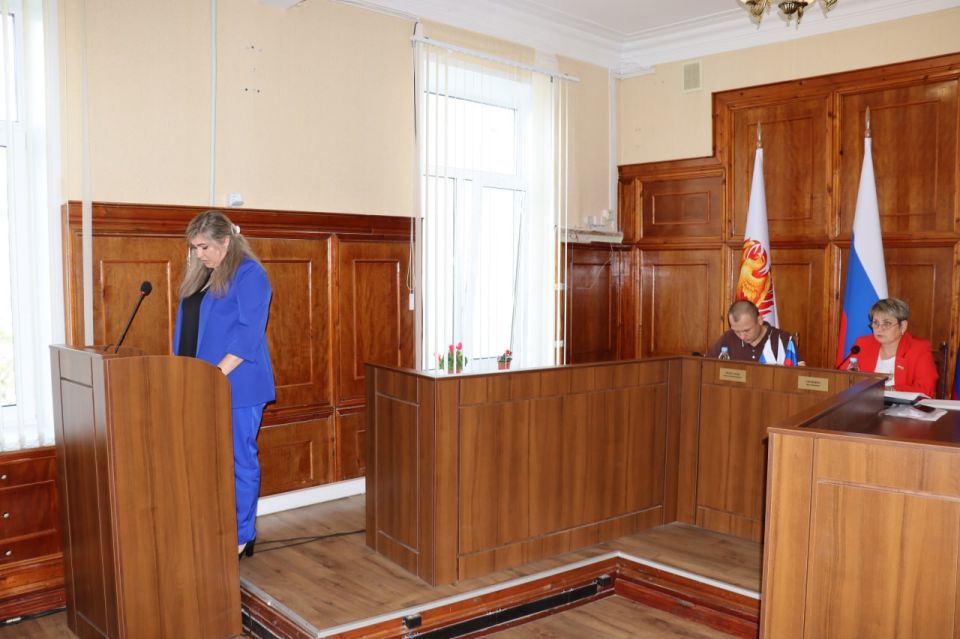 Депутаты утвердили Положение о порядке и условиях приватизации муниципального имущества городского округа город Северодонецк, Положение о Молодежной палате при Совете городского округа, а также признали полномочия нового... Депутаты утвердили Положение о порядке и условиях приватизации муниципального имущества городского округа город Северодонецк, Положение о Молодежной палате при Совете городского округа, а также признали полномочия нового...