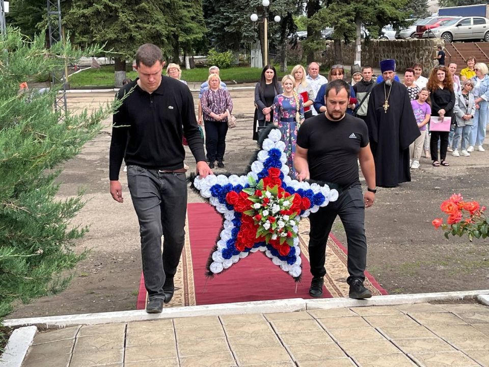 Торжественный митинг ко Дню полного освобождения ЛНР Торжественный митинг ко Дню полного освобождения ЛНР