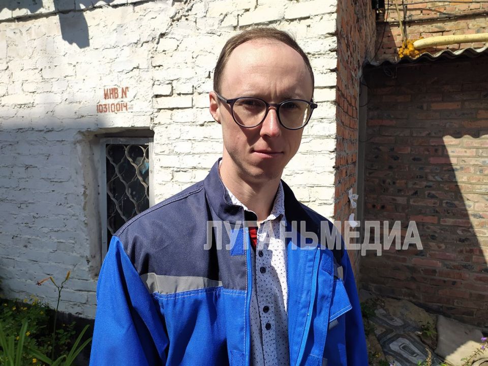 Сотрудники ГУП ЛНР «Луганская тепловая организация» в связи с выявленными неполадками оборудования капитально ремонтируют агрегат котельной, которая снабжает теплом и горячей водой наркологический диспансер Сотрудники ГУП ЛНР «Луганская тепловая организация» в связи с выявленными неполадками оборудования капитально ремонтируют агрегат котельной, которая снабжает теплом и горячей водой наркологический диспансер