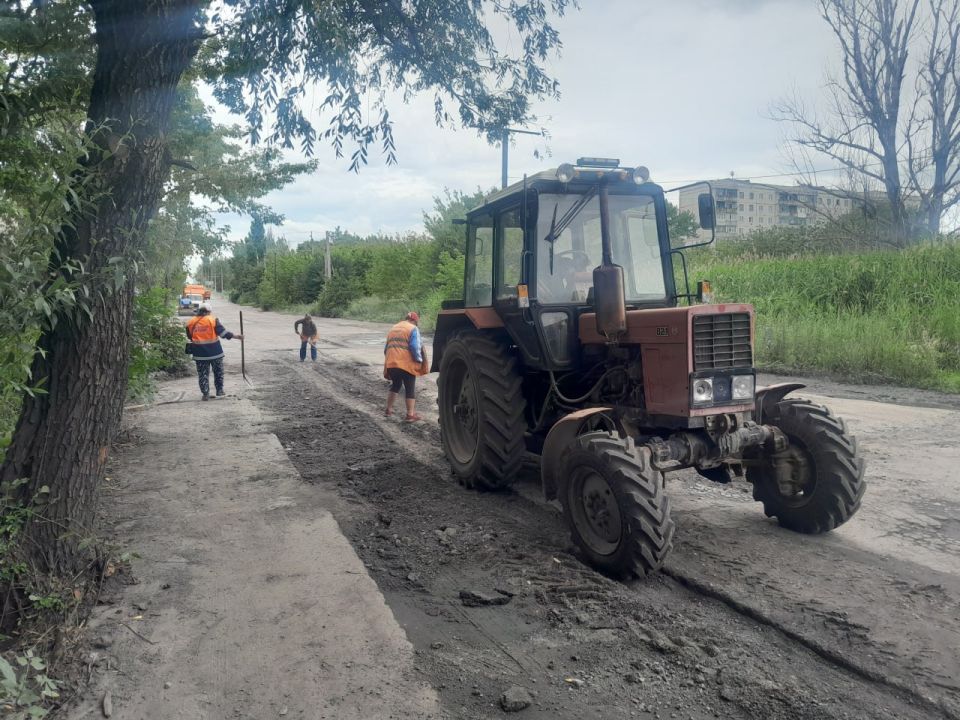 В Молодогвардейке ведется ремонт дорог В Молодогвардейке ведется ремонт дорог