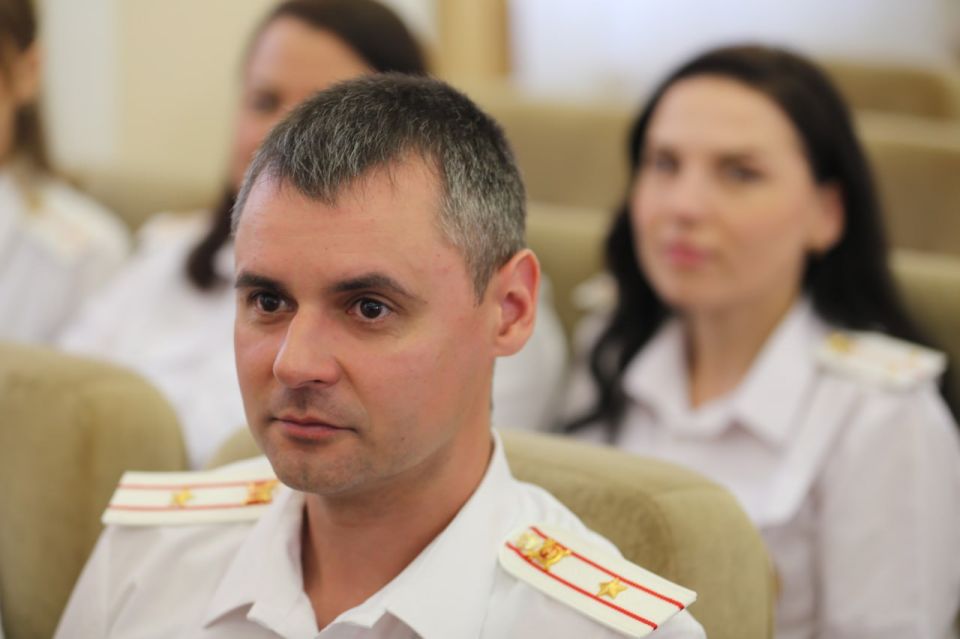 «На ваших плечах лежит огромная ответственность за поддержание порядка на дорогах» – Алексей Кампф в День ГИБДД МВД России наградил сотрудников Госавтоинспекции республики «На ваших плечах лежит огромная ответственность за поддержание порядка на дорогах» – Алексей Кампф в День ГИБДД МВД России наградил сотрудников Госавтоинспекции республики