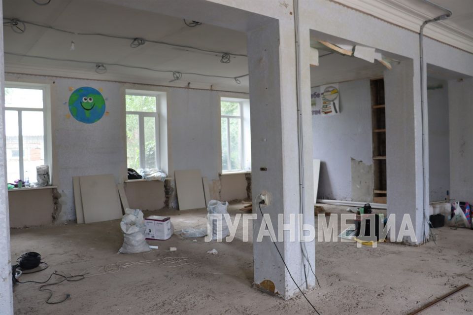 В Свердловской центральной городской библиотеке ведутся работы по ее модернизации в модельную библиотеку нового поколения В Свердловской центральной городской библиотеке ведутся работы по ее модернизации в модельную библиотеку нового поколения