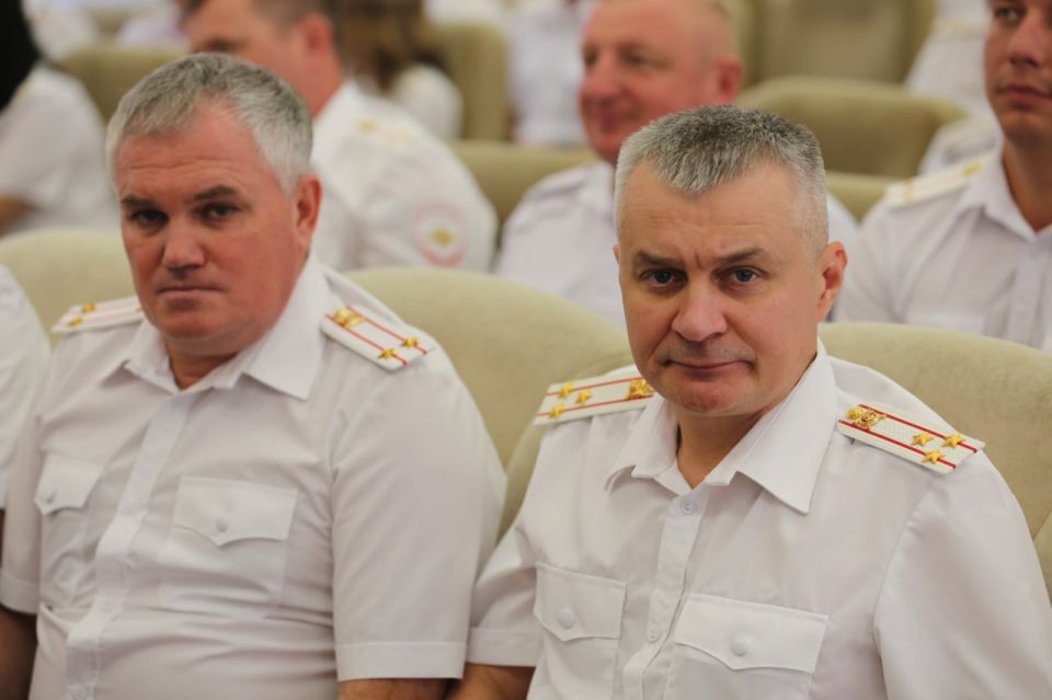 «На ваших плечах лежит огромная ответственность за поддержание порядка на дорогах» – Алексей Кампф в День ГИБДД МВД России наградил сотрудников Госавтоинспекции республики «На ваших плечах лежит огромная ответственность за поддержание порядка на дорогах» – Алексей Кампф в День ГИБДД МВД России наградил сотрудников Госавтоинспекции республики