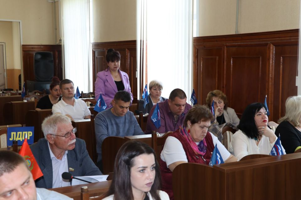 Депутаты утвердили Положение о порядке и условиях приватизации муниципального имущества городского округа город Северодонецк, Положение о Молодежной палате при Совете городского округа, а также признали полномочия нового... Депутаты утвердили Положение о порядке и условиях приватизации муниципального имущества городского округа город Северодонецк, Положение о Молодежной палате при Совете городского округа, а также признали полномочия нового...
