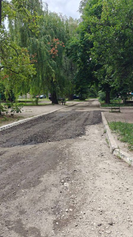 Виктория Сергеева: Коммунальщики в действии. В Кировске продолжается покос травы, обрезка и спил аварийных деревьев Виктория Сергеева: Коммунальщики в действии. В Кировске продолжается покос травы, обрезка и спил аварийных деревьев