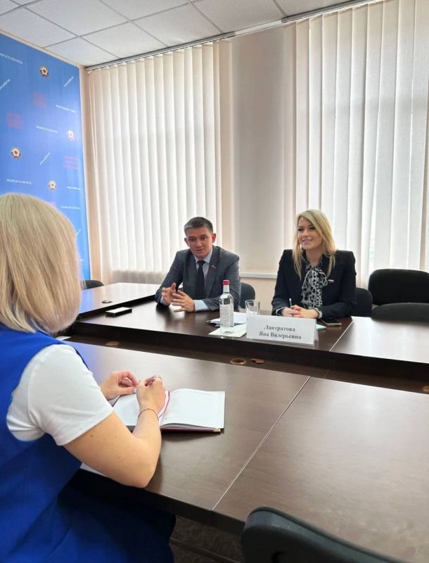 Провела встречу с Уполномоченным по правам человека в ЛНР Анной Сорокой, руководителем аппарата УПЧ Даниилом Стяжкиным и Уполномоченным по правам ребенка в ЛНР Инной Швенк Провела встречу с Уполномоченным по правам человека в ЛНР Анной Сорокой, руководителем аппарата УПЧ Даниилом Стяжкиным и Уполномоченным по правам ребенка в ЛНР Инной Швенк