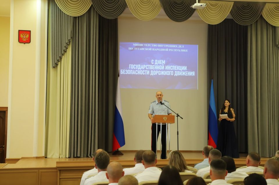 «На ваших плечах лежит огромная ответственность за поддержание порядка на дорогах» – Алексей Кампф в День ГИБДД МВД России наградил сотрудников Госавтоинспекции республики «На ваших плечах лежит огромная ответственность за поддержание порядка на дорогах» – Алексей Кампф в День ГИБДД МВД России наградил сотрудников Госавтоинспекции республики