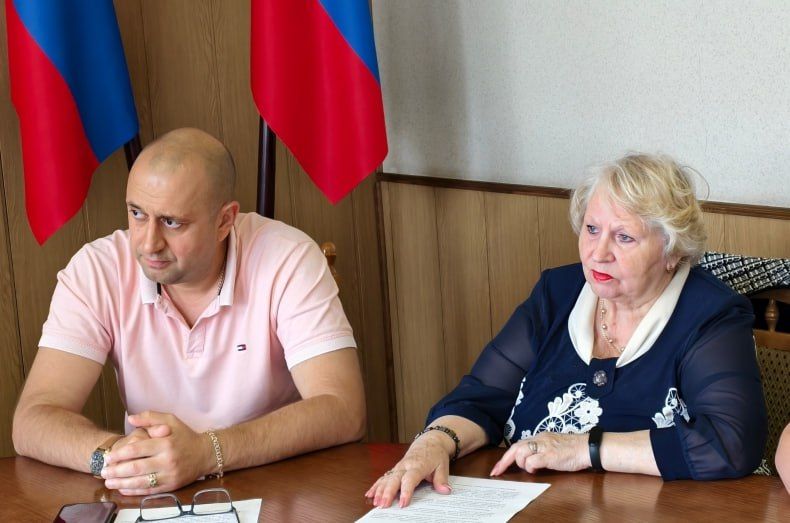 Заседание постоянной комиссии Совета депутатов по правовой политике и связям с общественностью провели в Администрации округа Заседание постоянной комиссии Совета депутатов по правовой политике и связям с общественностью провели в Администрации округа