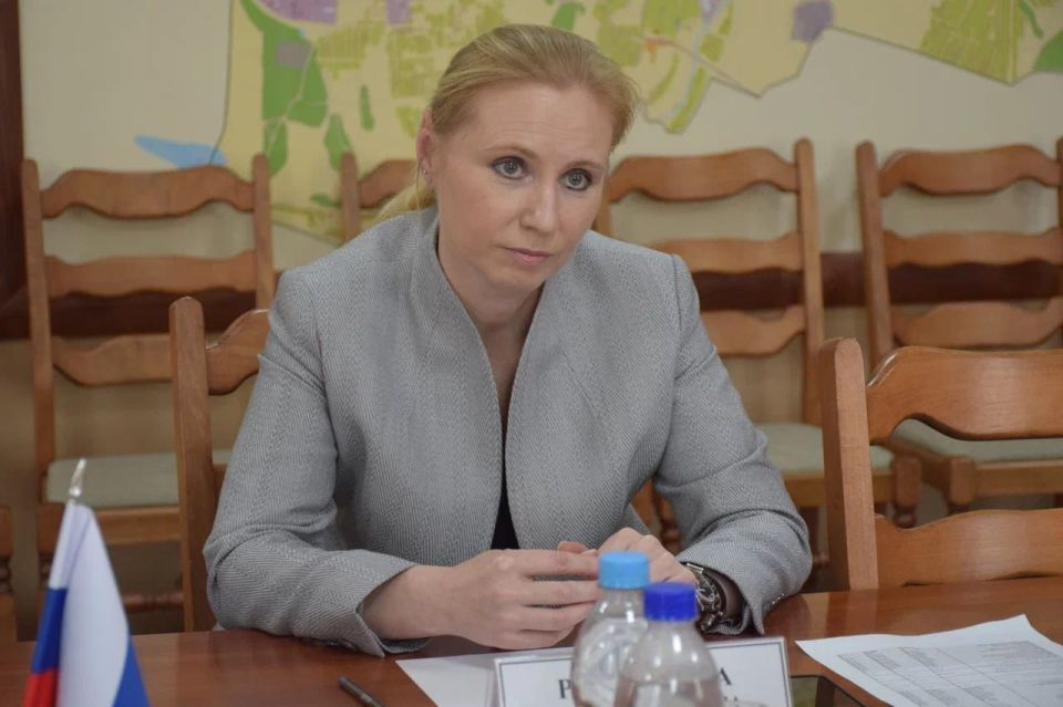 Анна Рослякова с рабочим визитом посетила Славяносербск, Первомайск и Перевальск Анна Рослякова с рабочим визитом посетила Славяносербск, Первомайск и Перевальск