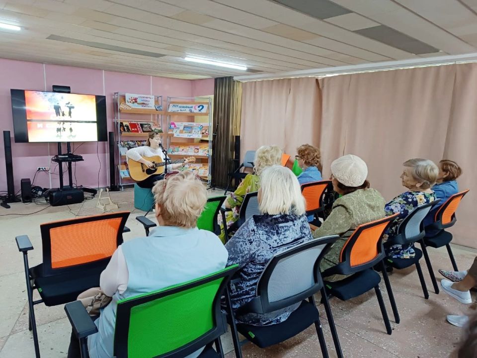 В библиотеке города Краснодона состоялось мероприятие, посвященное Дню семьи, любви и верности В библиотеке города Краснодона состоялось мероприятие, посвященное Дню семьи, любви и верности