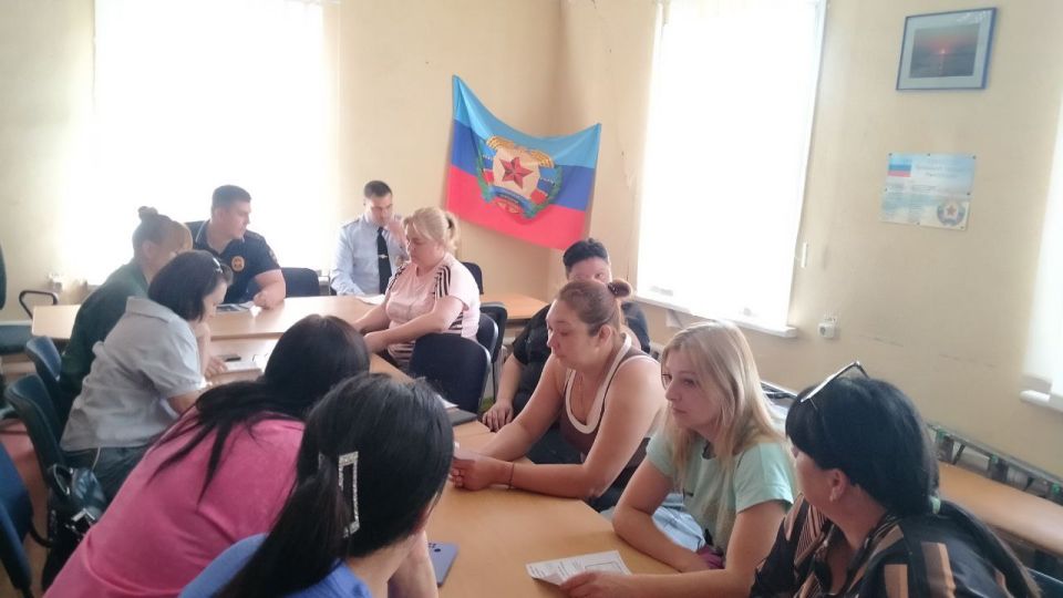 Сегодня в отделе жизнеобеспечения пгт.Михайловка сотрудниками ОУУП и ПДН ОМВД России «Ровеньковский» была проведена профилактическая беседа на тему: «Как не стать жертвой мошенничества» Сегодня в отделе жизнеобеспечения пгт.Михайловка сотрудниками ОУУП и ПДН ОМВД России «Ровеньковский» была проведена профилактическая беседа на тему: «Как не стать жертвой мошенничества»