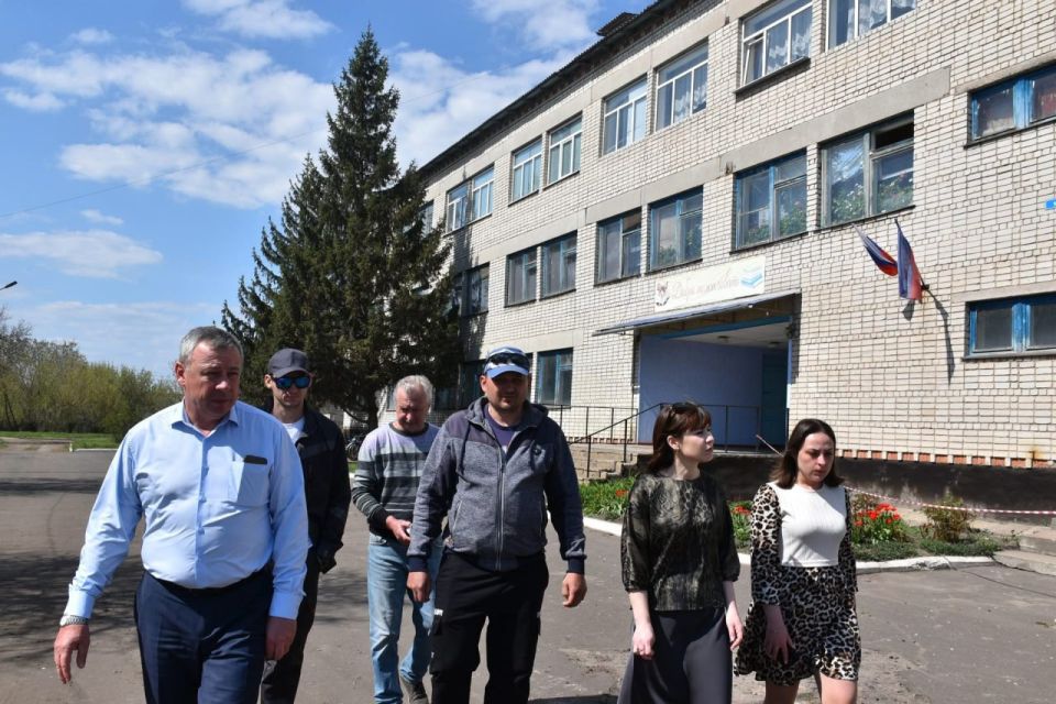 33 объекта инфраструктуры в подшефных округах ремонтируют воронежские специалисты 33 объекта инфраструктуры в подшефных округах ремонтируют воронежские специалисты