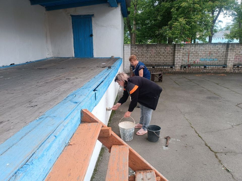 Сотрудники Центра досуга «Дзержинец», отложив на время привычные обязанности, провели работы по хозяйственной части в Центре досуга «Дзержинец» Сотрудники Центра досуга «Дзержинец», отложив на время привычные обязанности, провели работы по хозяйственной части в Центре досуга «Дзержинец»