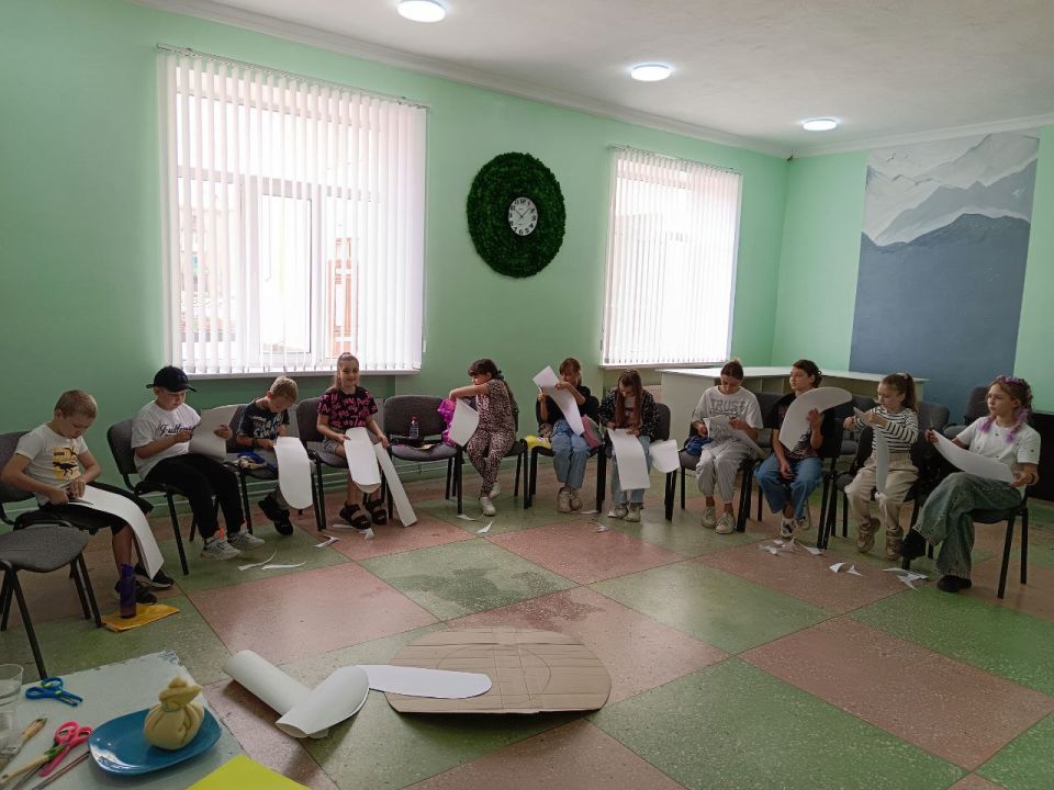 В Молодогвардейске прошел мастер - класс по изготовлению ромашки, символа Дня семьи, любви и верности В Молодогвардейске прошел мастер - класс по изготовлению ромашки, символа Дня семьи, любви и верности
