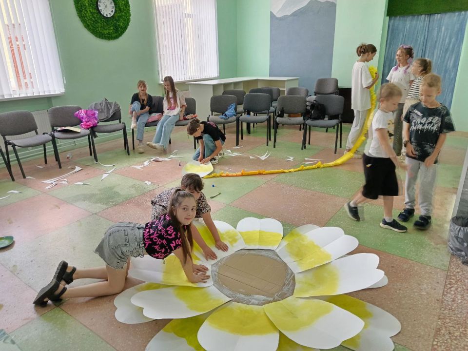 В Молодогвардейске прошел мастер - класс по изготовлению ромашки, символа Дня семьи, любви и верности В Молодогвардейске прошел мастер - класс по изготовлению ромашки, символа Дня семьи, любви и верности
