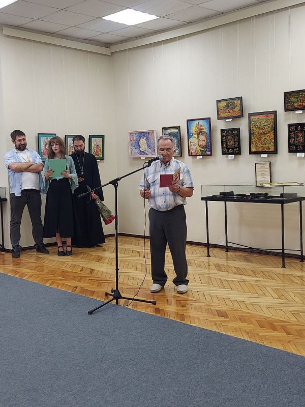 Член Общественной Палаты ЛНР, председатель СХ ЛНР, з.х. ЛНР Артем Фесенко выступил одним из организаторов юбилейной персональной выставки Заслуженного мастера народного творчества Украины, народного мастера Луганщины, члена... Член Общественной Палаты ЛНР, председатель СХ ЛНР, з.х. ЛНР Артем Фесенко выступил одним из организаторов юбилейной персональной выставки Заслуженного мастера народного творчества Украины, народного мастера Луганщины, члена...