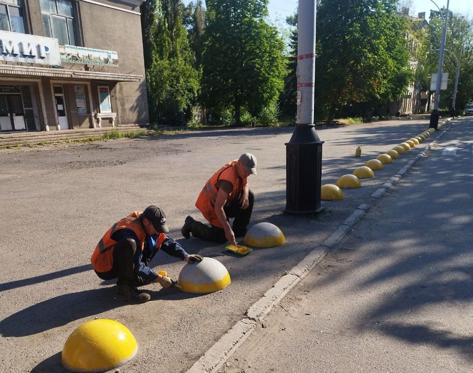 Коммунальные службы проводят работы на территории города Коммунальные службы проводят работы на территории города