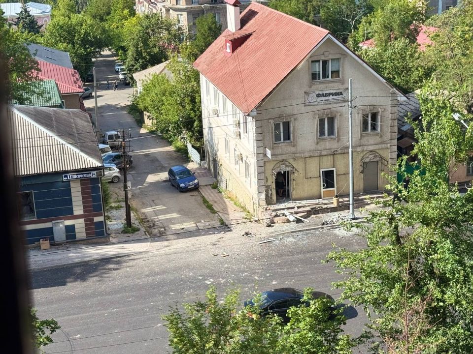 Активисты луганского реготделения Народного фронта помогли закрыть тепловой контур в многоэтажках, пострадавших при взрыве на улице Тараса Шевченко в Луганске, при котором погиб экс-глава Луганска Манолис Пилавов Активисты луганского реготделения Народного фронта помогли закрыть тепловой контур в многоэтажках, пострадавших при взрыве на улице Тараса Шевченко в Луганске, при котором погиб экс-глава Луганска Манолис Пилавов