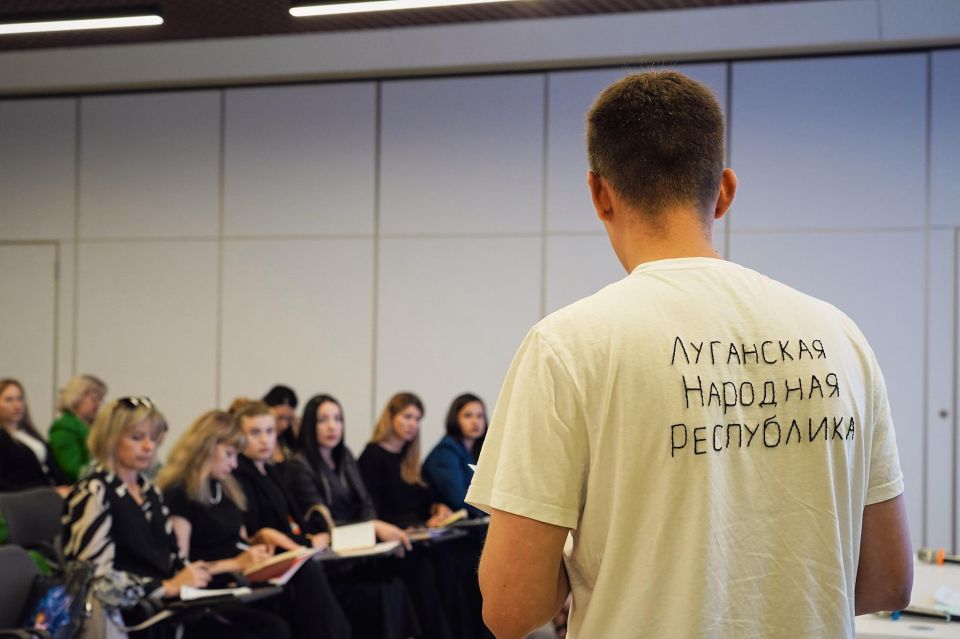 Михаил Голубович: Всегда на связи. с представителями структурных подразделений Администраций муниципальных образований ЛНР, ответственными за реализацию молодёжной политики на местах Михаил Голубович: Всегда на связи. с представителями структурных подразделений Администраций муниципальных образований ЛНР, ответственными за реализацию молодёжной политики на местах