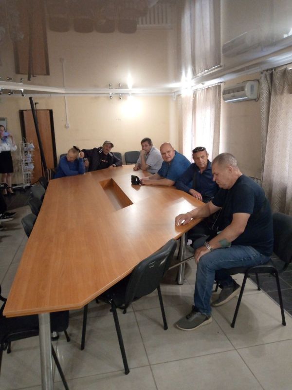 Специалисты по управлению персоналом Луганского филиала ФГУП «ЖДН» Оксана Недодаева и Светлана Землянская приняли участие Ярмарке вакансий Специалисты по управлению персоналом Луганского филиала ФГУП «ЖДН» Оксана Недодаева и Светлана Землянская приняли участие Ярмарке вакансий