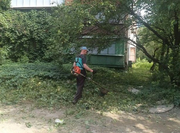 Коммунальные службы проводят работы на территории города Коммунальные службы проводят работы на территории города